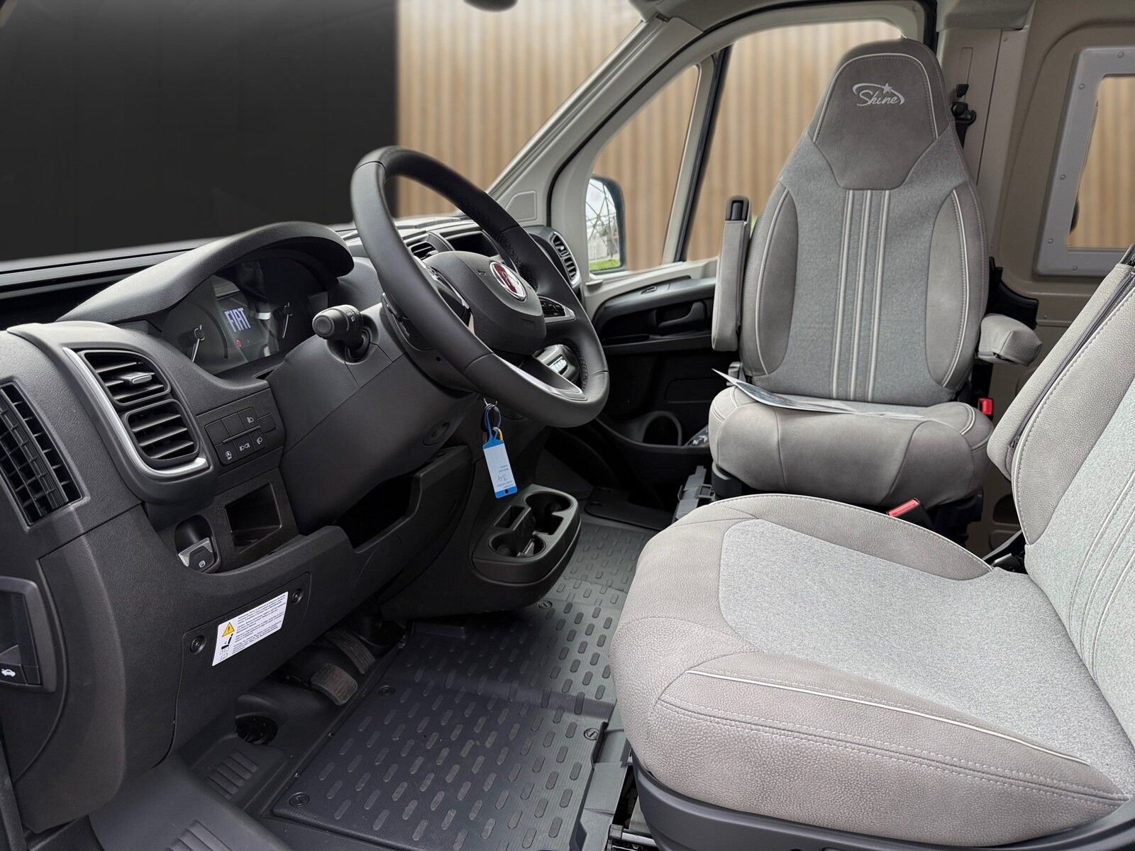 Fahrzeugabbildung Pössl Summit Shine 540 Fiat 140 PS 9754 EUR geschenkt