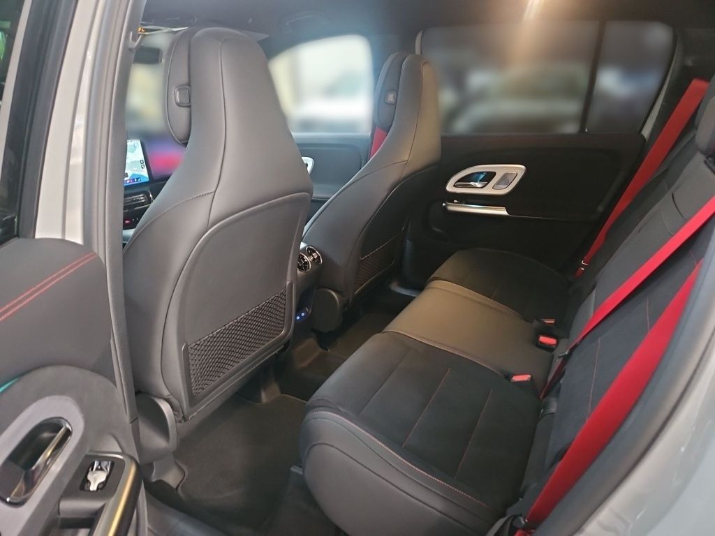 Fahrzeugabbildung Mercedes-Benz GLB 200 4MATIC +AMG+Night+AHK+DynLicht+Pano+