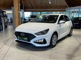 Hyundai i30 1.0 T-GDI Select Kamera SitzH Klima WKR&SKR - Hyundai i30 Gebrauchtwagen in Dresden