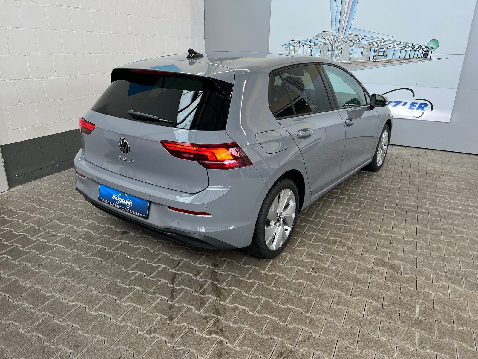 Fahrzeugabbildung Volkswagen Golf VIII Lim Life 1,5 TSI + Panora+ Abg.Scheibe