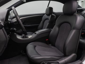 Fahrzeugabbildung Mercedes-Benz CLK 200 Coupe Kompressor Avantgarde Sitzhzg Temp