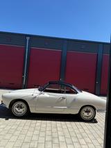 Volkswagen Karmann Ghia - weiße Volkswagen Karmann Ghia