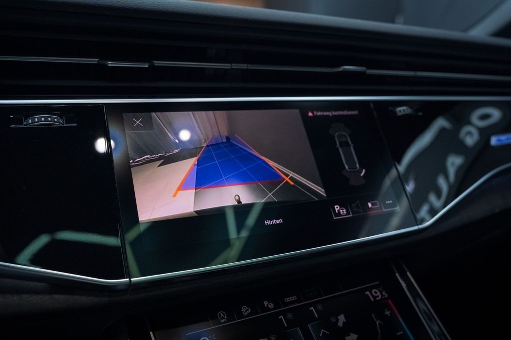 AUDI Q7 55 TFSI PANO*AHK*MATRIX*360*NAVI*ASSIST* AUDI Q7 55 TFSI PANO*AHK*MATRIX*360*NAVI*ASSIST*