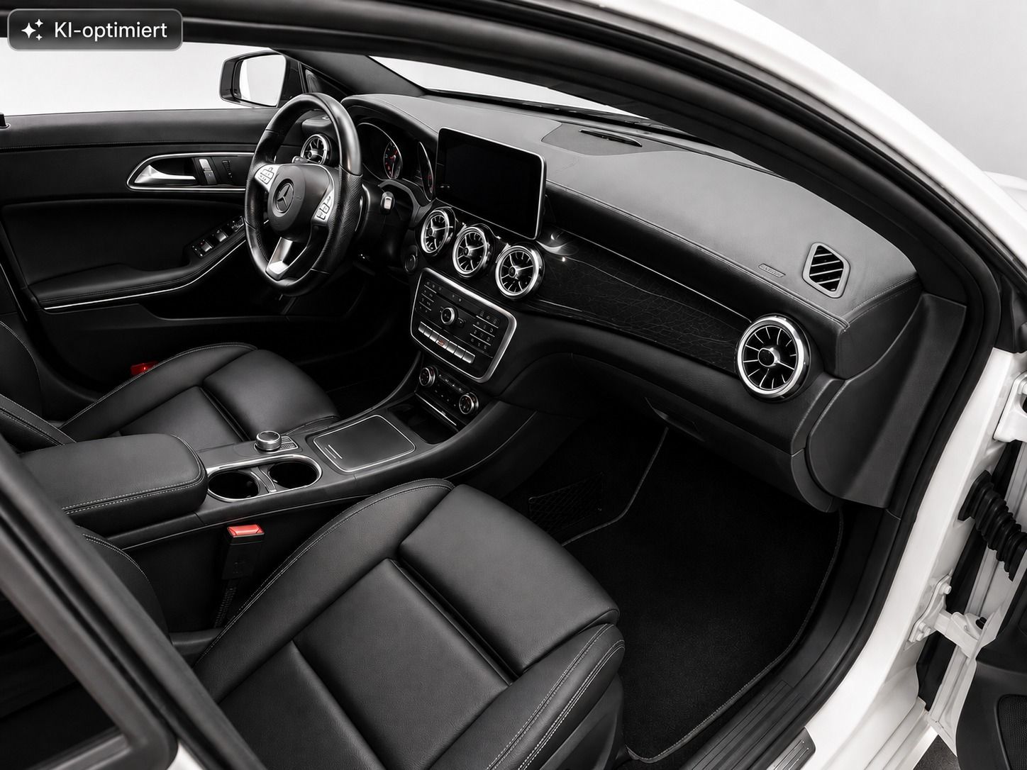 Fahrzeugabbildung Mercedes-Benz CLA 180 7G-DCT Urban Style Edition AMG PANORAMA