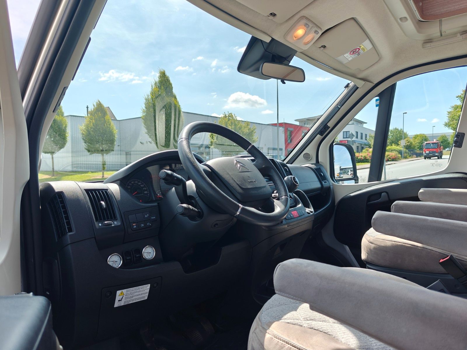 Fahrzeugabbildung Carado T-447 Clever+ Edition - SAT, TV, A/T, Hubbett -