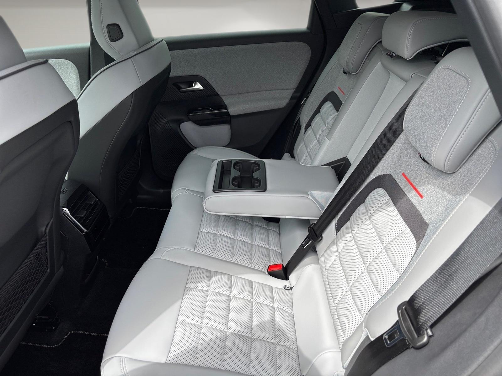 Citroën C5 Aircross 145 Hybrid MAX, Navi, Kanera, AHK