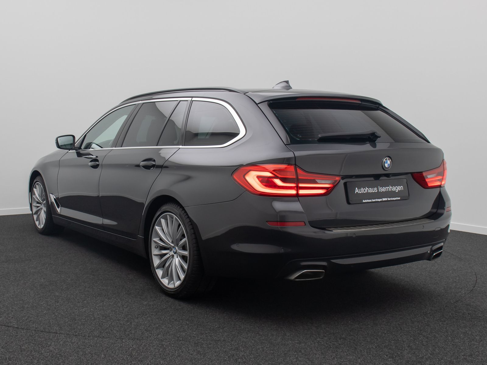 Fahrzeugabbildung BMW 540i xD HUD Kamera MSport Komfort Panorama19Zoll