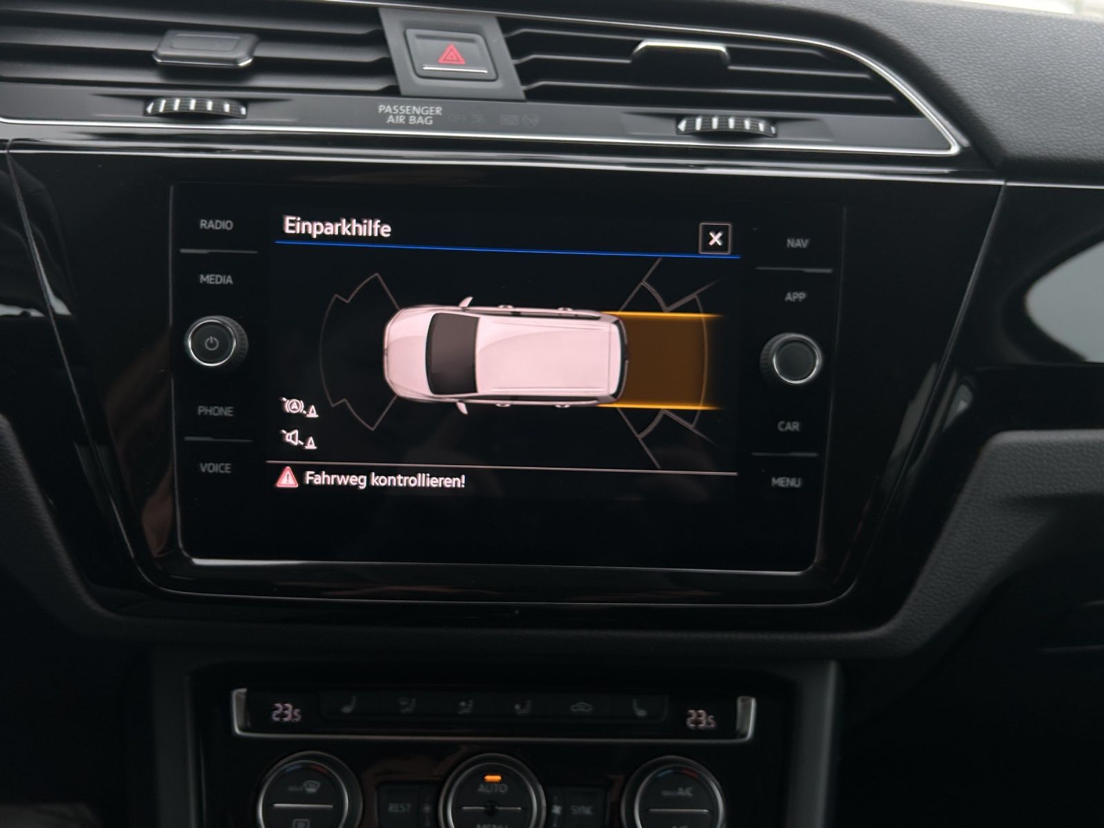 Fahrzeugabbildung Volkswagen Touran Highline TDI DSG LED ACC AHK SH Massage P