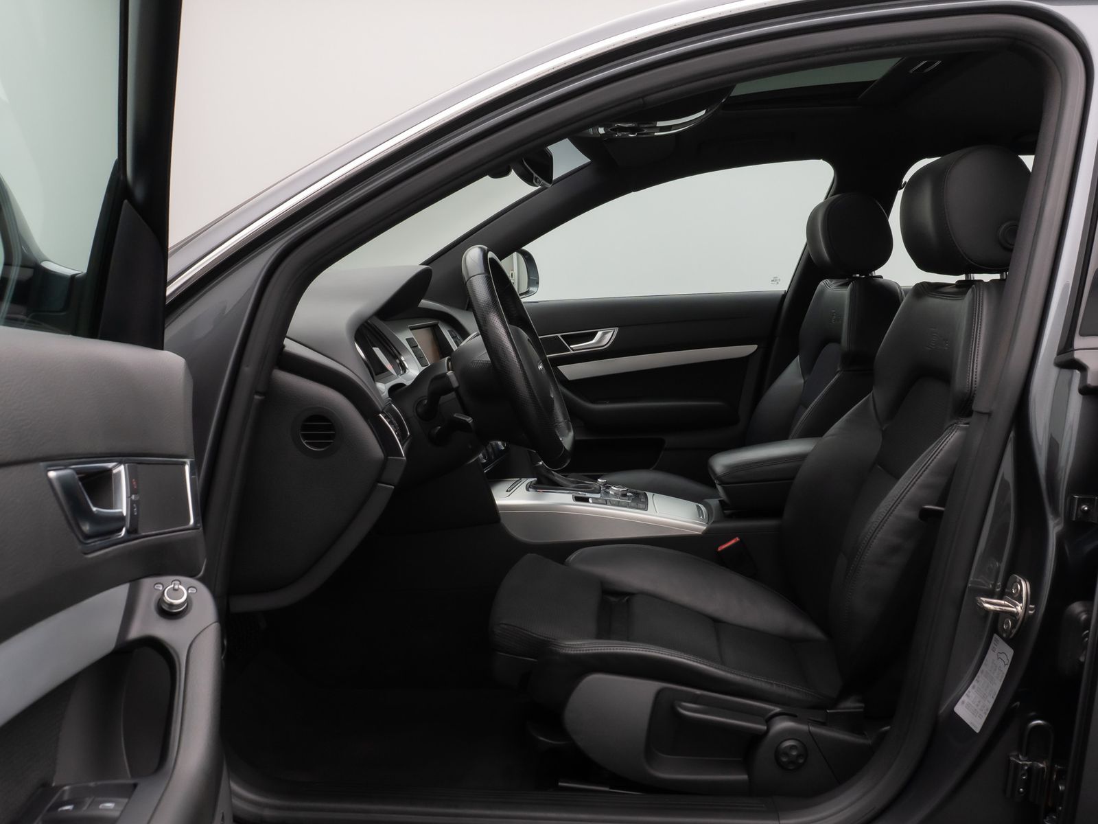 Fahrzeugabbildung Audi A6 Avant 2.7 TDI quattro S Line Glasdach Xenon