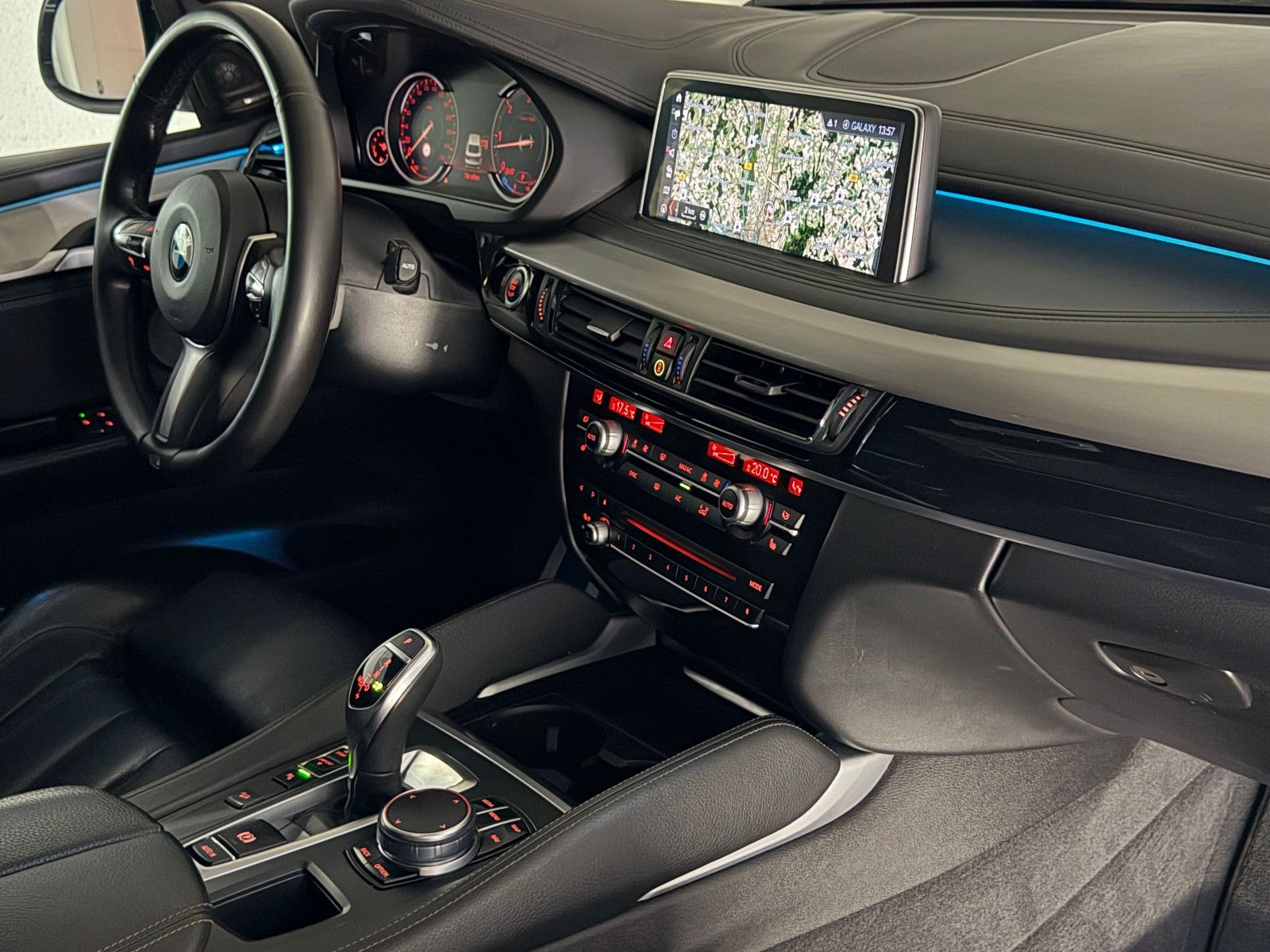 Fahrzeugabbildung BMW X6 xDrive 30 d M SPORT/LED/ACC/H&K/AHK/eGSD