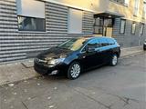 Opel Astra J 2.0 CDTI R - Opel Astra mit Diesel-Antrieb: Kombi, 2.0