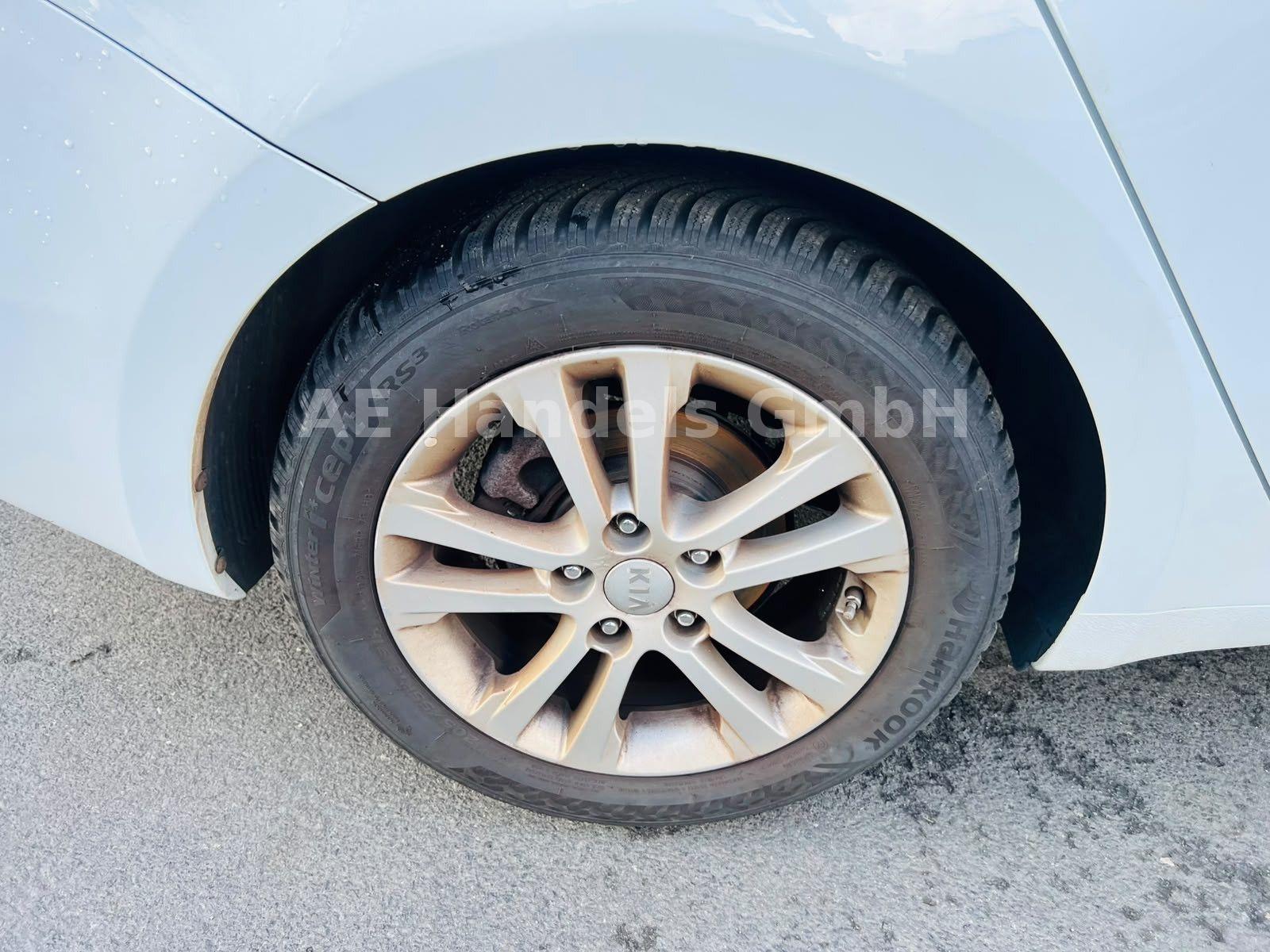 Kia cee'd 2014 — photo 18