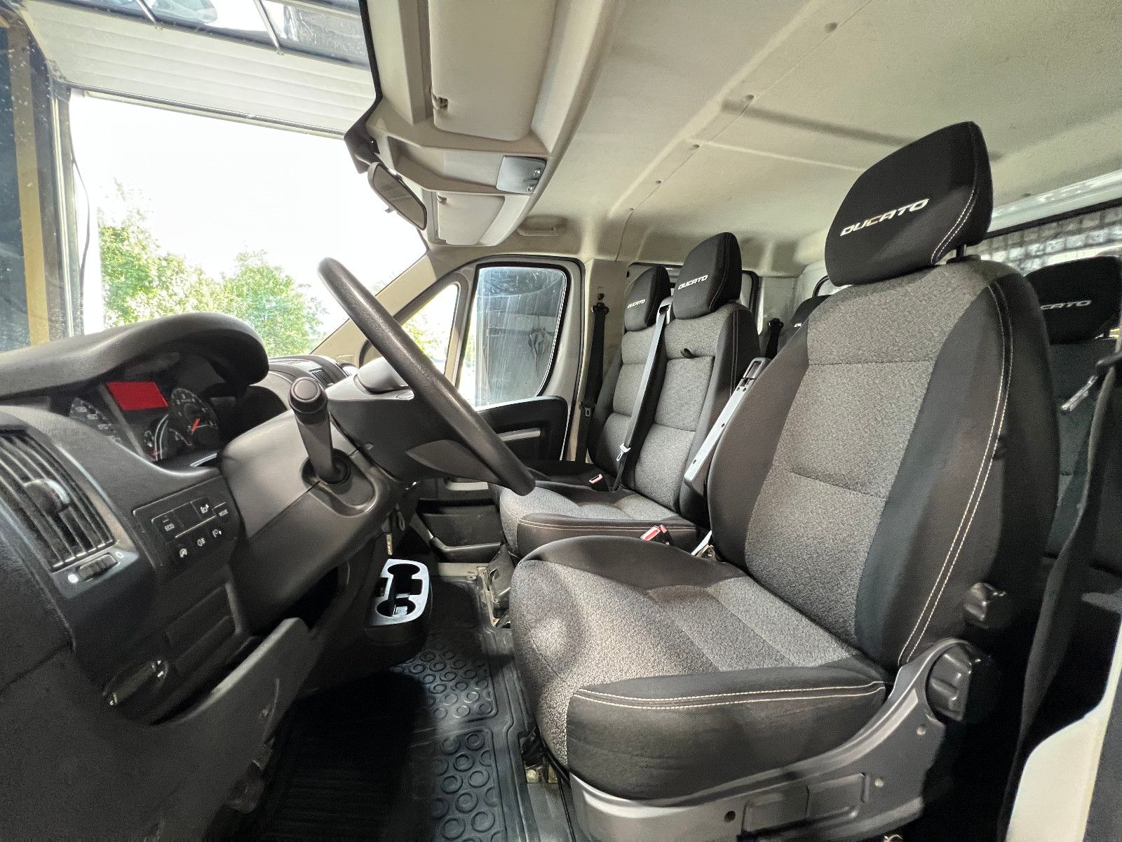 Fahrzeugabbildung Fiat Ducato Pritsche/Doppelk. 35 160 L4 7-SITZER