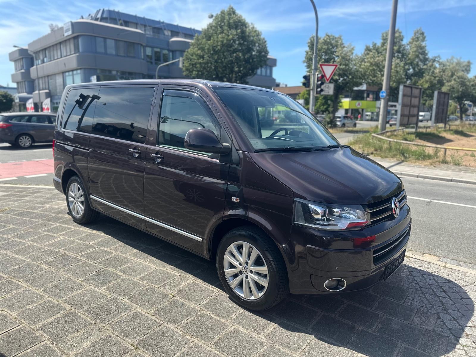 VOLKSWAGEN T5 MULTIVAN 2.0 TDI 179ch HIGHLINE BVA Portes coulissantes 2 côtés Sièges chauffants Caméra de recul