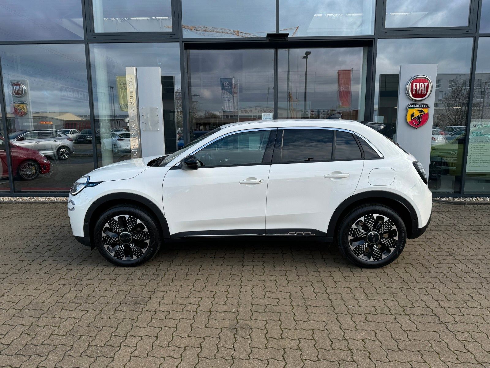 Fiat 600 Hybrid 145 PS La Prima + 4 Jahre Garantie imagem 2