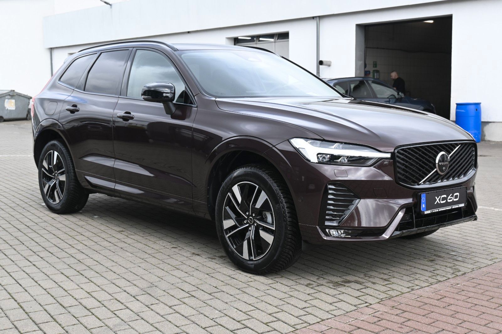 Fahrzeugabbildung Volvo XC60 B5 AWD Plus Dark*FSHZG*360°*ACC*AHK