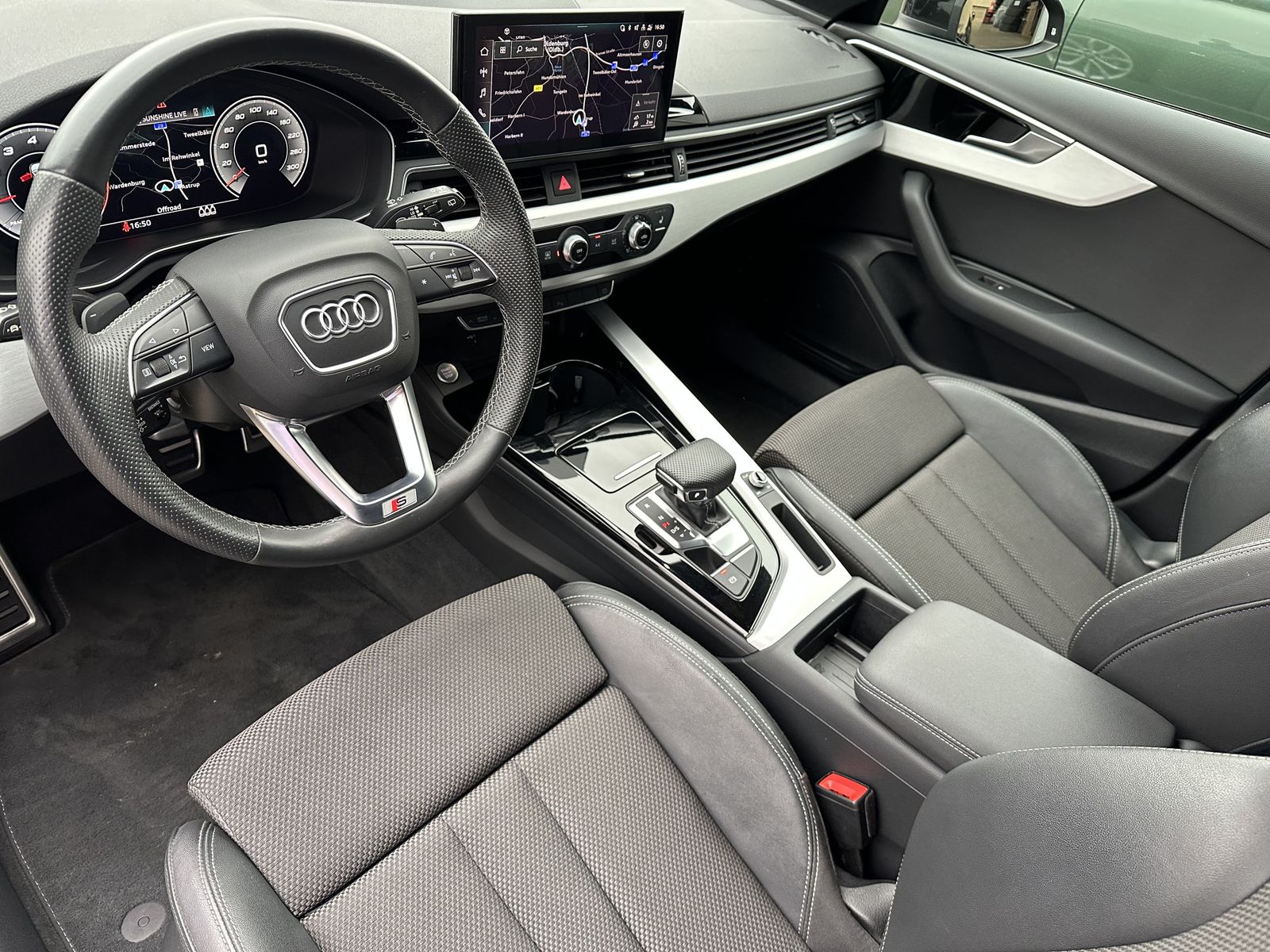 Fahrzeugabbildung Audi A4 Avant 40 TFSI S-Line NAV+LED+AHK+VCOCKPIT+ACC