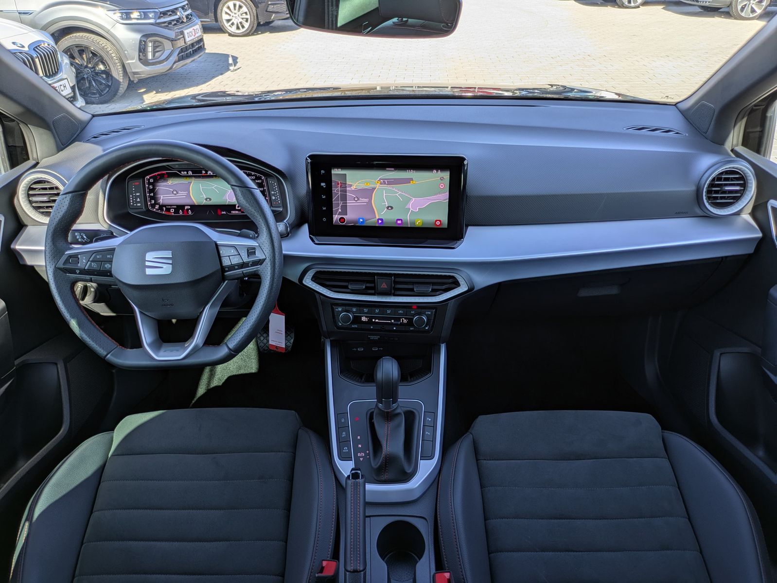 Fahrzeugabbildung SEAT Arona 1.5 TSI FR DSG AHK*ACC*LED*APP*DAB*KAMERA