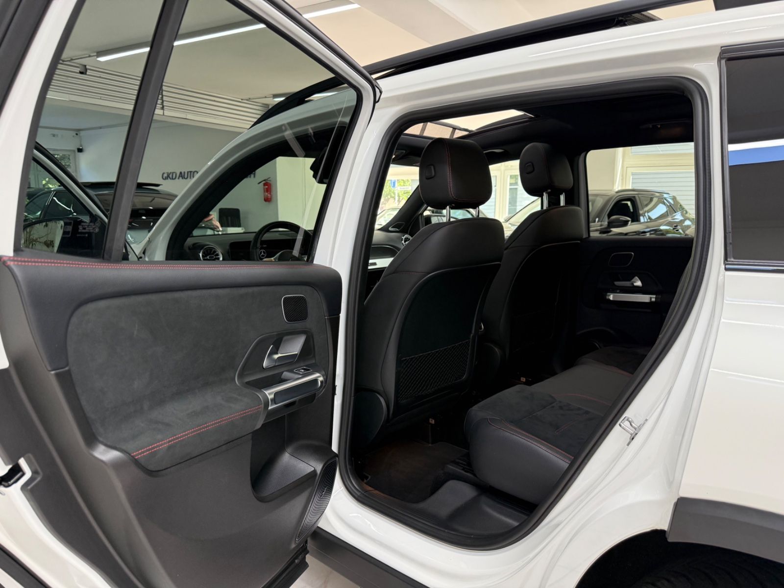 Mercedes-Benz GLB 250 4M AMG Line Pano Night Memory 360° foto 7
