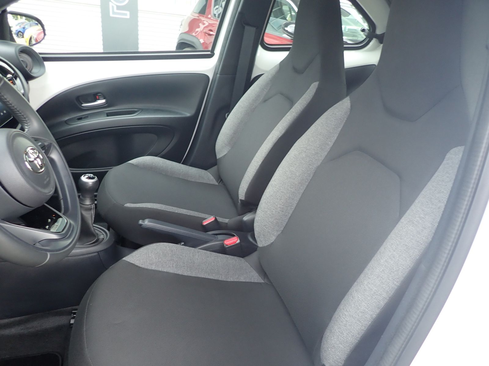 Fahrzeugabbildung Toyota Aygo X Play 1.0 5tg.