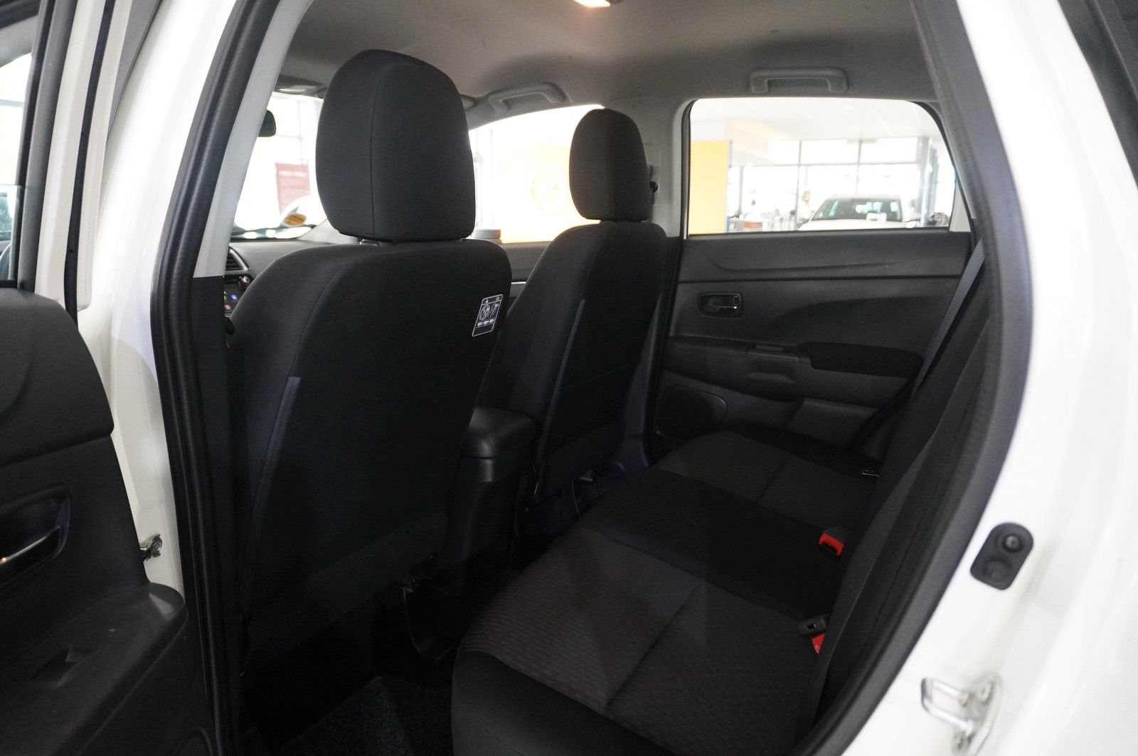 Fahrzeugabbildung Mitsubishi ASX 1.6 EDITION 2WD NAVI/LED/KAMERA/SHZ/TEMP/DAB