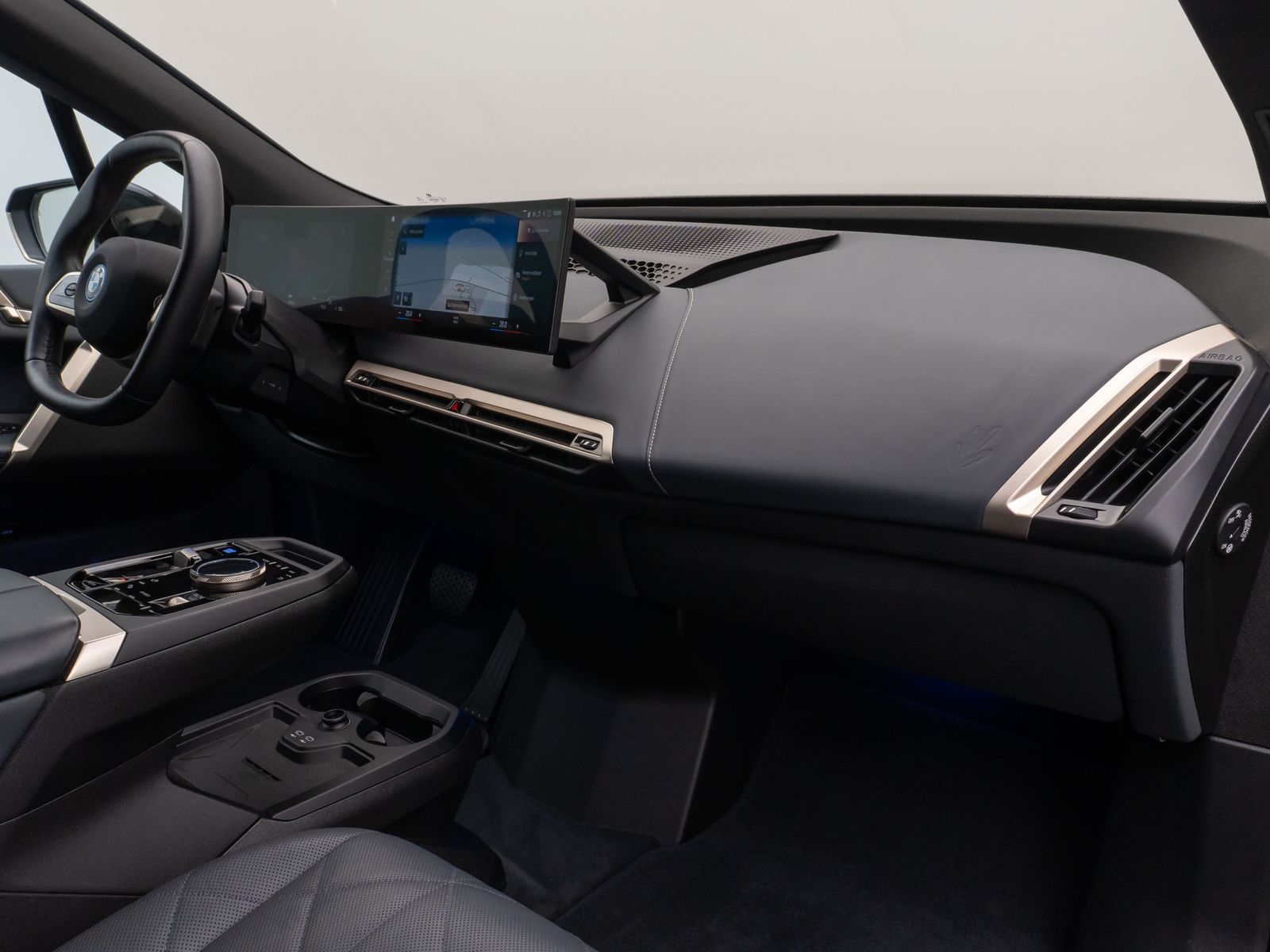Fahrzeugabbildung BMW iX xD50 Sport 360°H/K DAB SoftCl AHK Komfort 21"