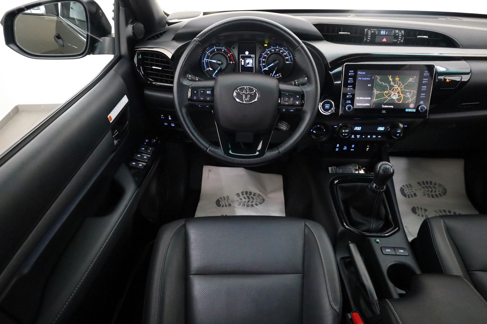 Fahrzeugabbildung Toyota Hilux 2.8 D-4D 4x4 Invincible,DOKA,Leder,ACC,AHK
