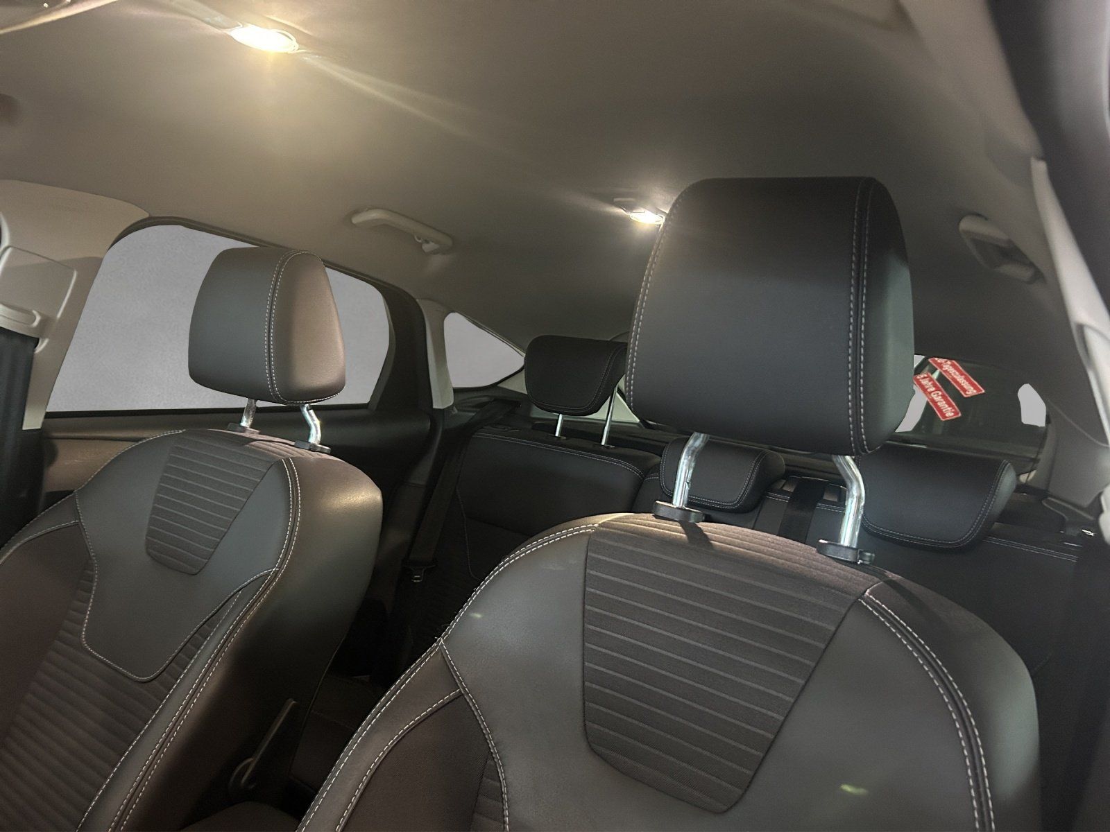 Fahrzeugabbildung Ford Focus Titanium 1,5 TDCi Lim 5-Tg/AHK