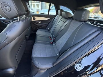 Mercedes E 200 - 5