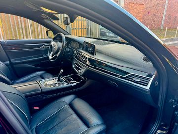 BMW 750 - 11