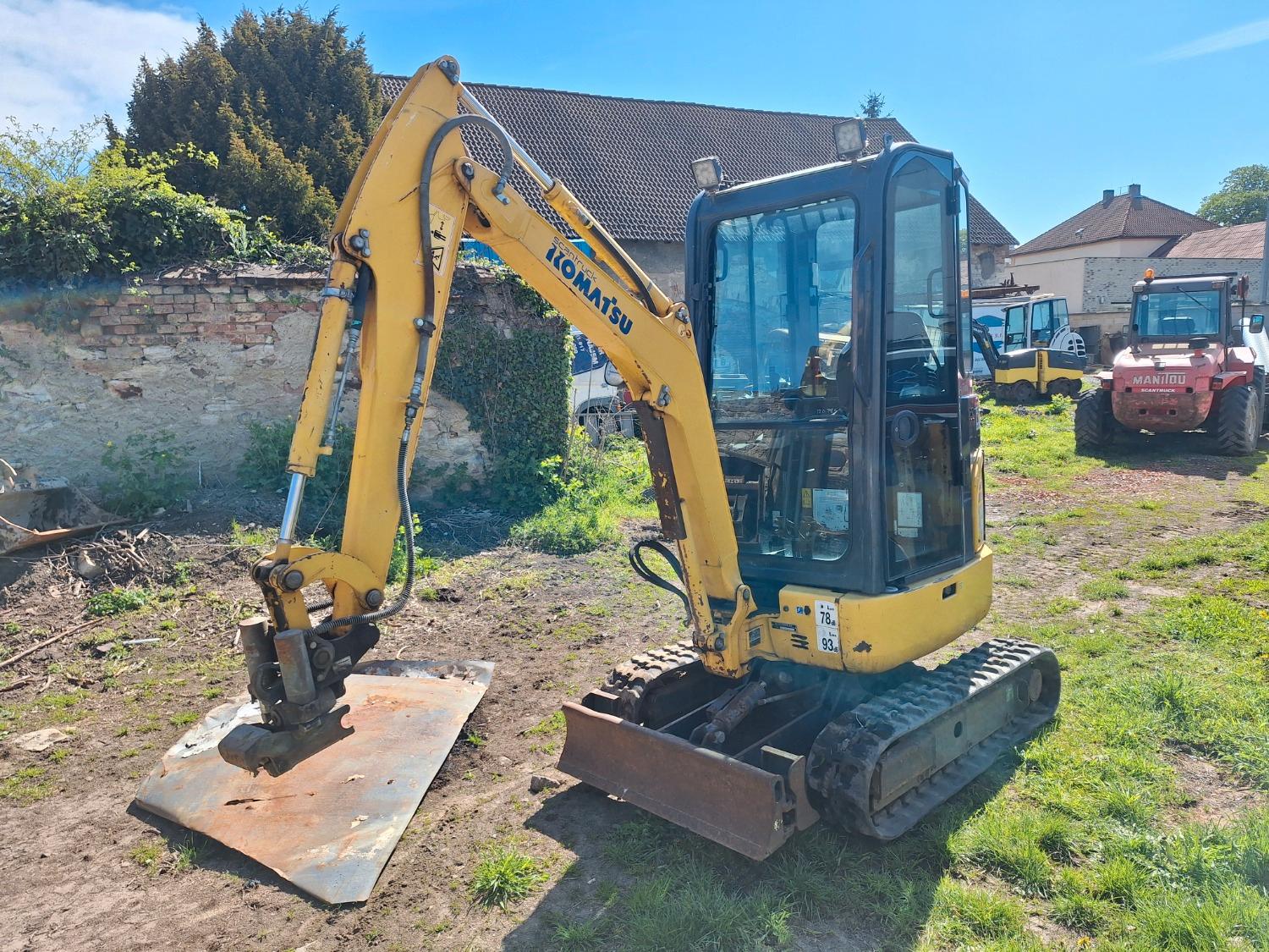 Komatsu PC16R-3HS