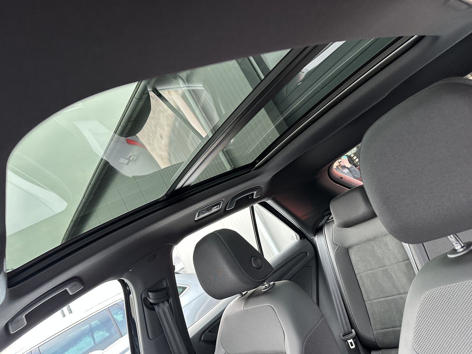 Fahrzeugabbildung Volkswagen T-Roc R-Line 4Motion NAV+IQ-LIGHT+AHK+PANO+KAM