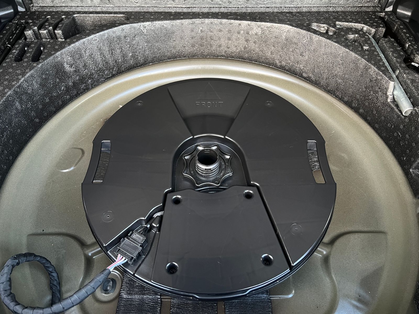 Fahrzeugabbildung Volkswagen Tiguan R-Line 1.5 TSI DSG *AHK, IQ-Light, Black