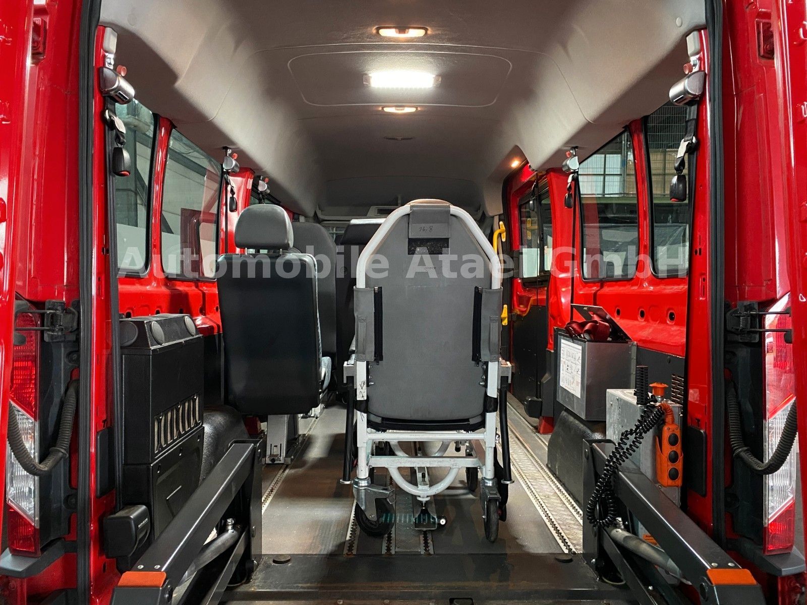 Fahrzeugabbildung Ford Transit 350 L3H2 *Rollstuhl-Lift* 8-Sitze (8928)