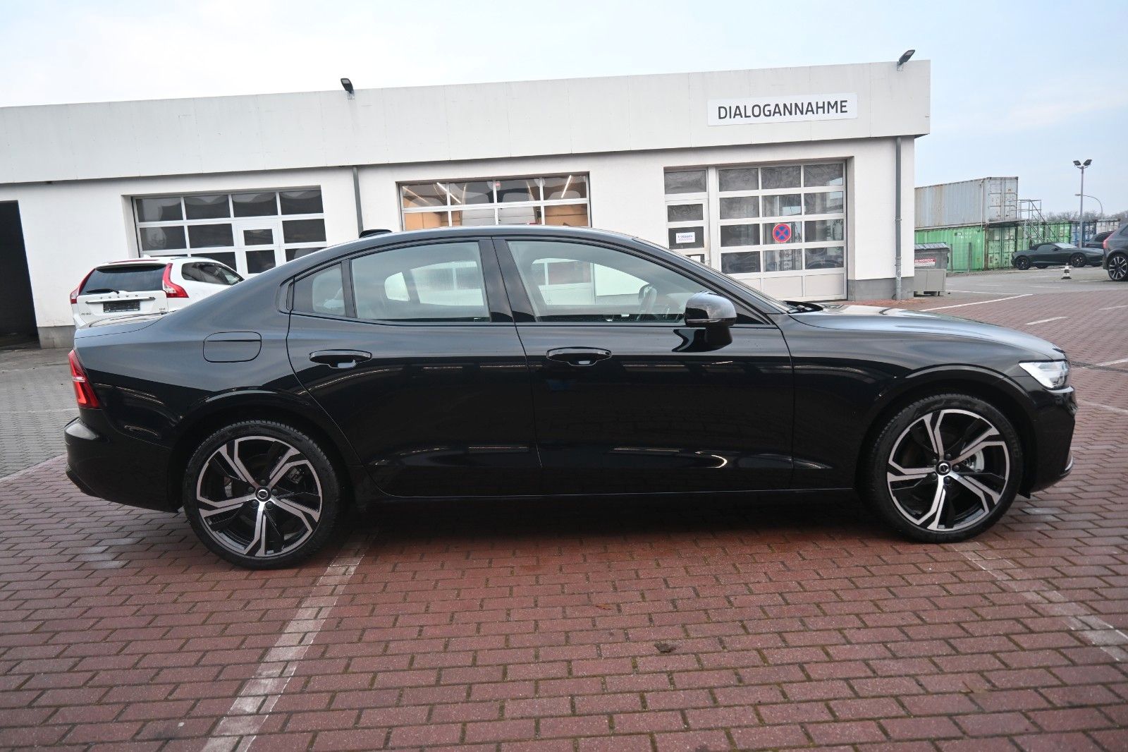 Fahrzeugabbildung Volvo S60 B4 B DSG Plus Dark*STHZG*360°*PANO*ACC*AHK