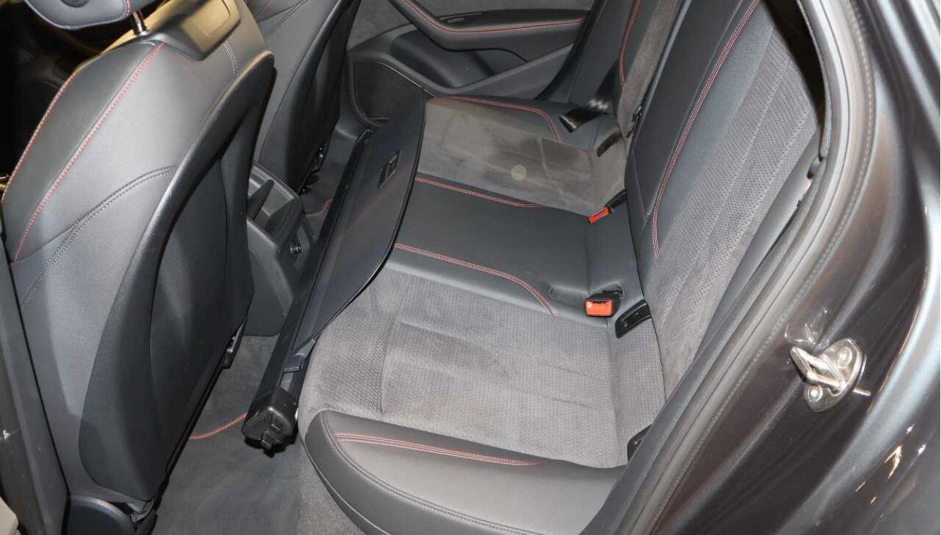 Fahrzeugabbildung Audi A4 40d Quatt AT7 S Line LED/NAVI/SHZ/B&O/19"LM