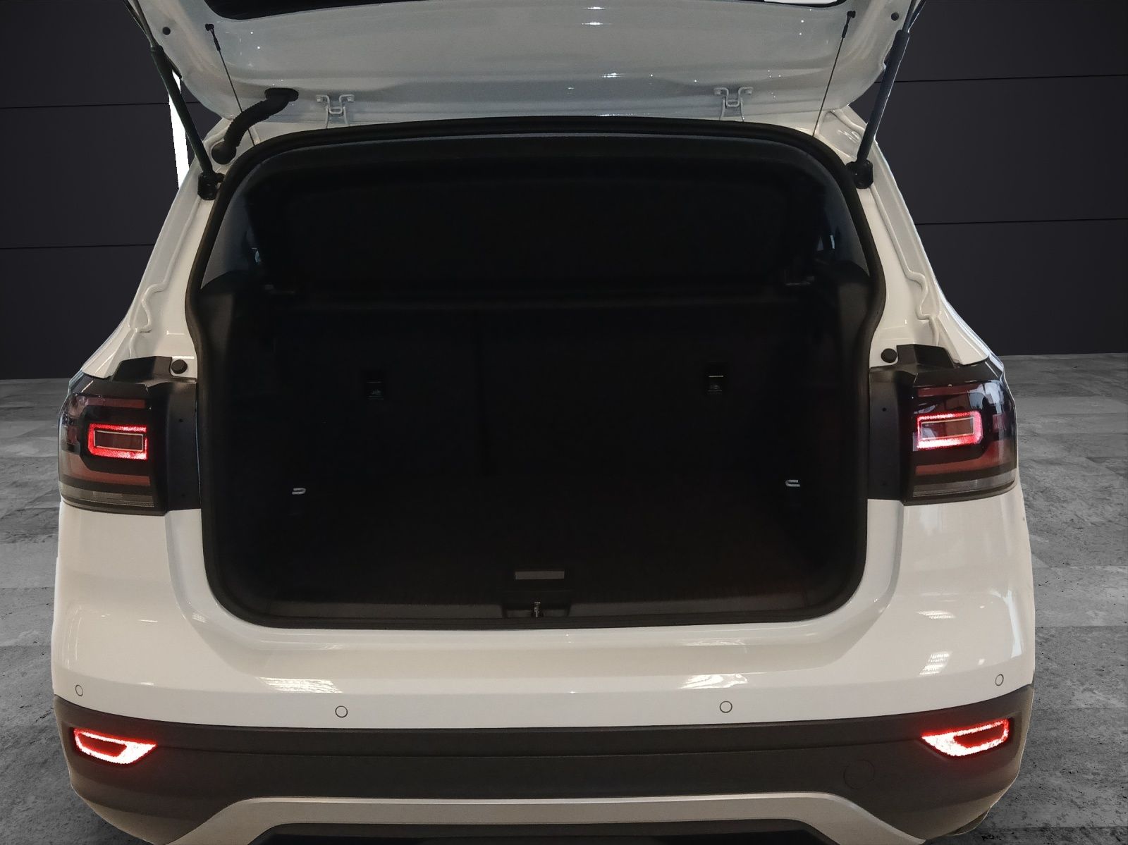 Fahrzeugabbildung Volkswagen T-Cross TSI Move RFK AHK App-Co. SHZ ACC Climatr