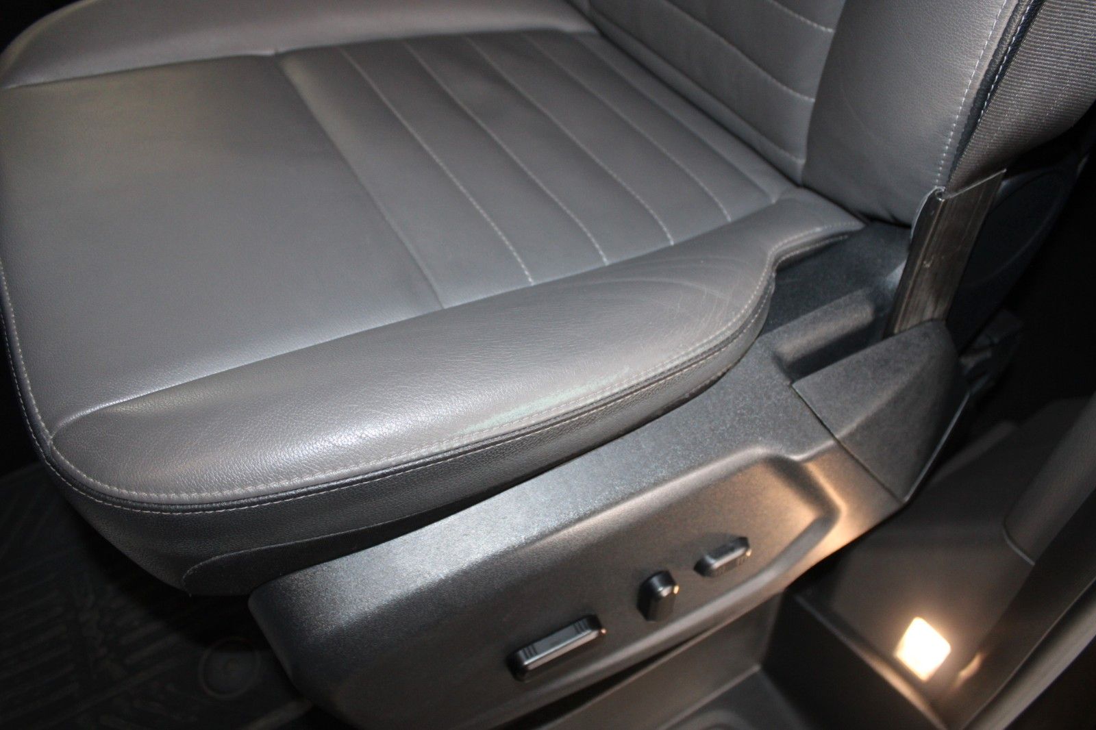 Fahrzeugabbildung Ford Tourneo Custom Titanium X Aut. 8-Si STDZ LEDER