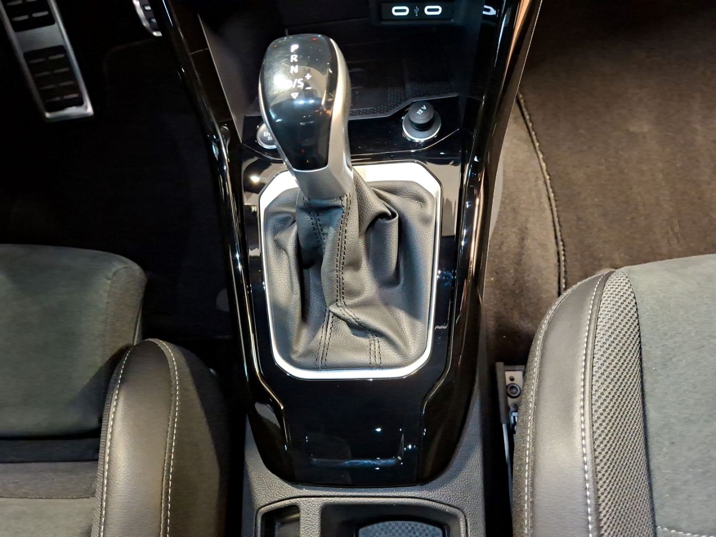 T-Roc 1.5 TSI DSG R-Line *AHK*KEYLESS*IQ.LIGHT*