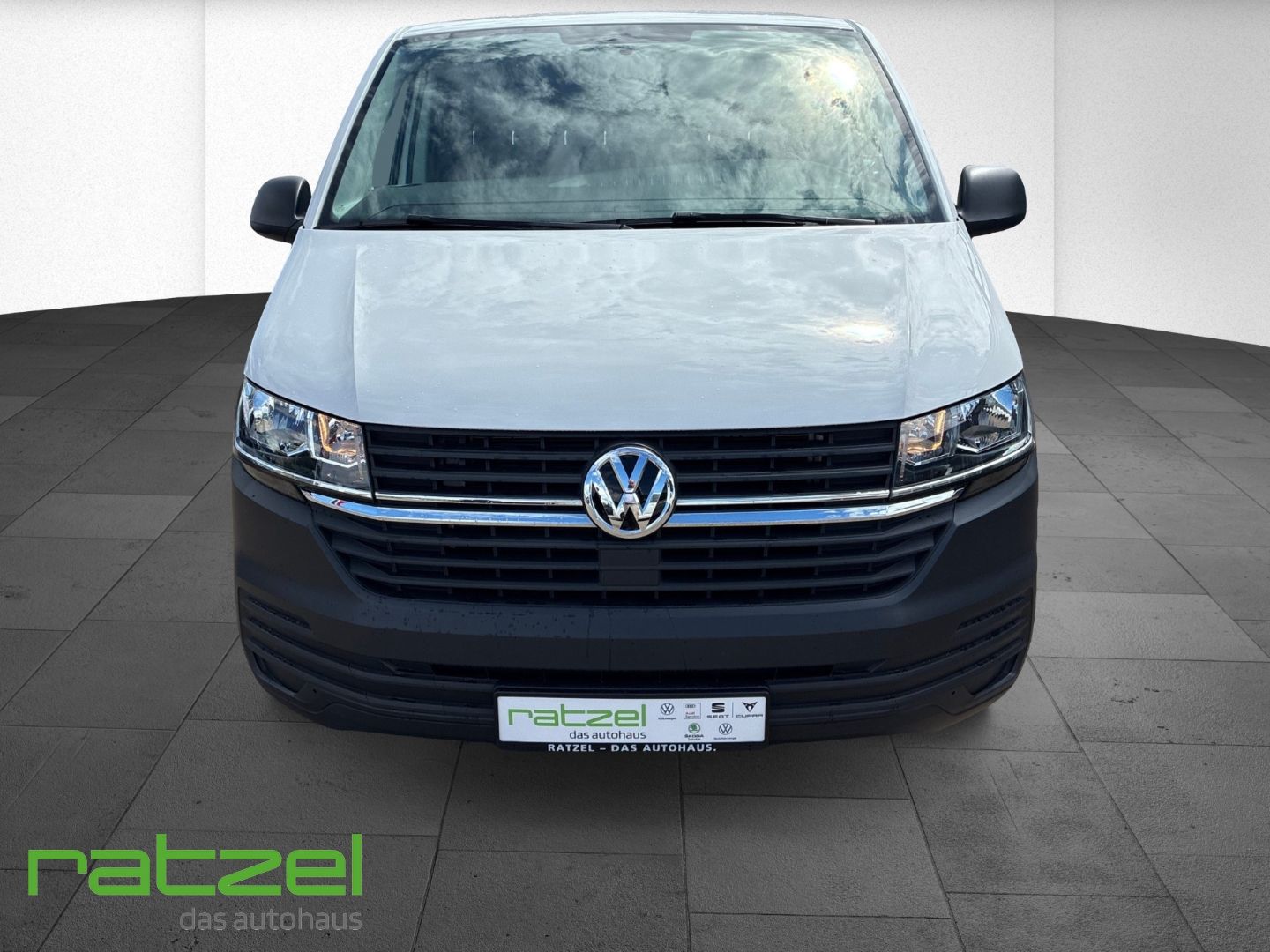 Fahrzeugabbildung Volkswagen T6.1 Kasten 2.0 TDI KR AHK+PDC+Würthregal DAB No