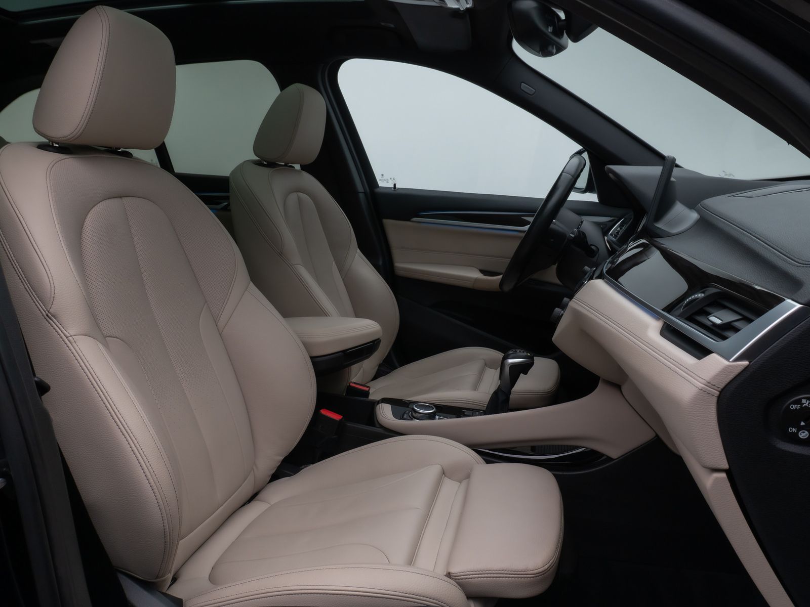 Fahrzeugabbildung BMW X1 xD25e MSport Panorama Kamera HUD DAB HiFi AHK