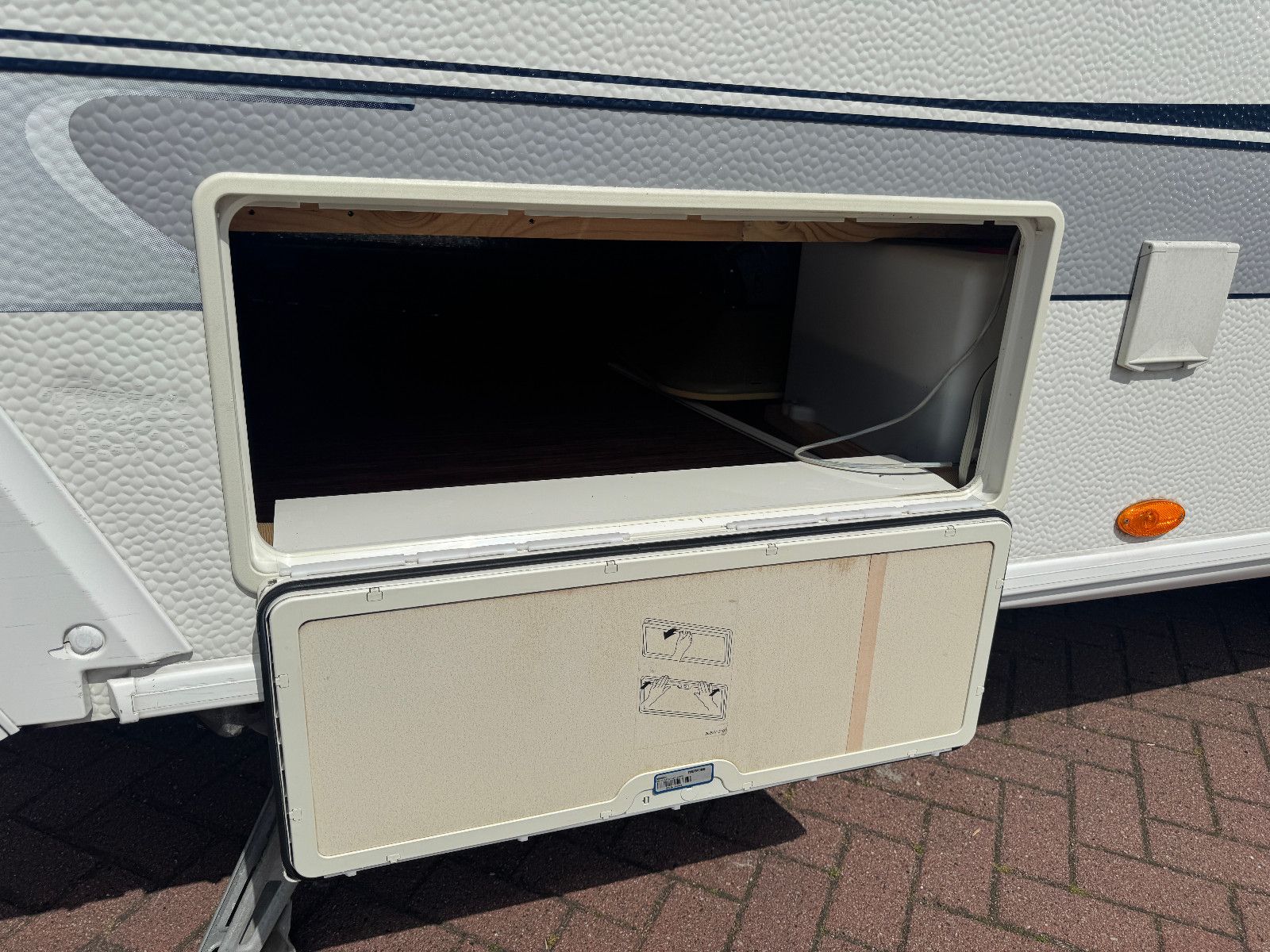 Fahrzeugabbildung Hobby 545 KMF DE LUXE SAT TV MOVER RUNDSITZGRUPPE