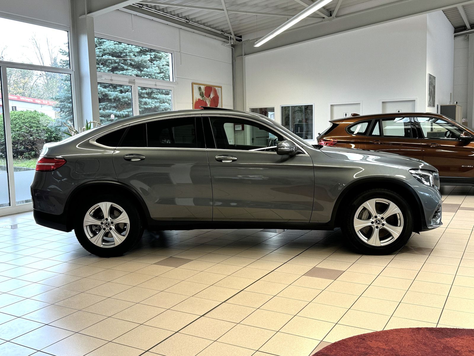 Fahrzeugabbildung Mercedes-Benz GLC 250 Coupe AMG/LED/Distronic/S-Dach/Memo/360°