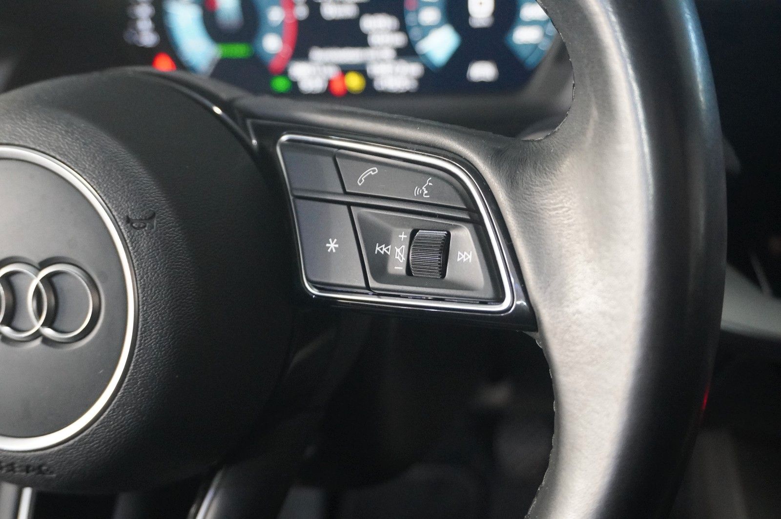 Fahrzeugabbildung Audi A3 Sportback 35 TFSI NAVI/LED/SPORT/SHZ/VIRT/DAB