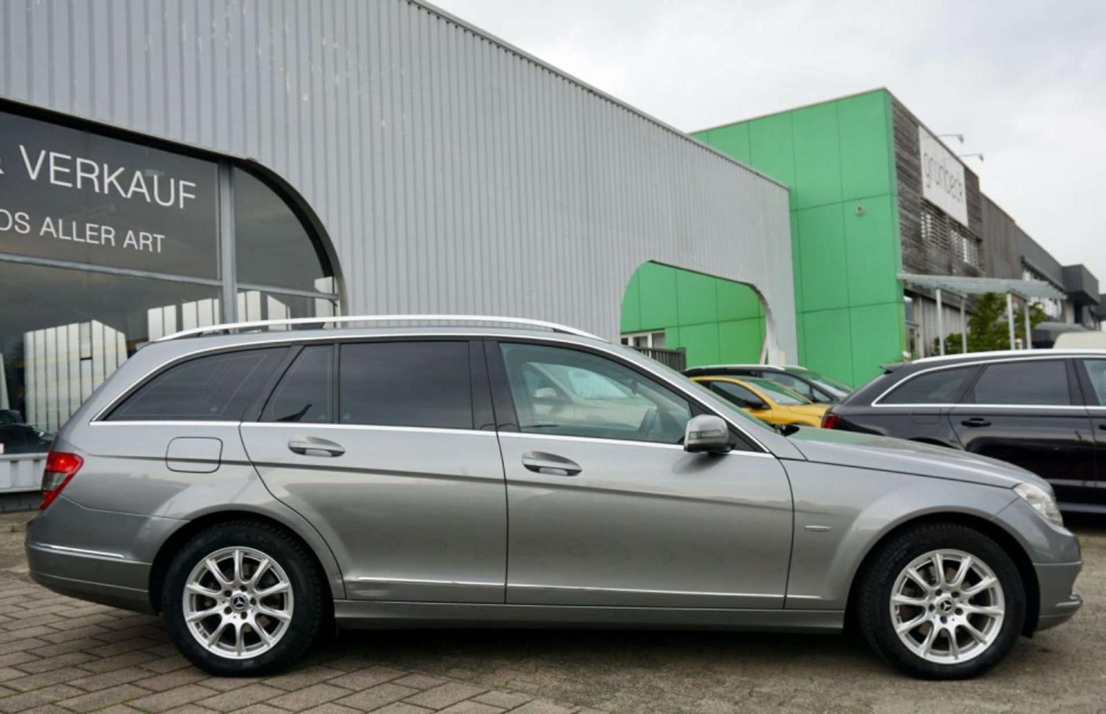 Mercedes-Benz C200 2010 — photo 7