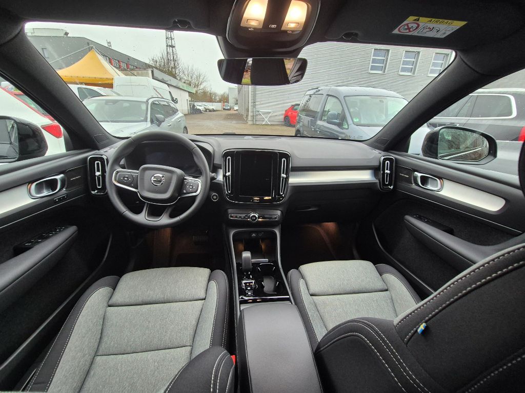Fahrzeugabbildung Volvo XC40 B3 B DKG Plus Dark+HarmanKardon+Allwetter