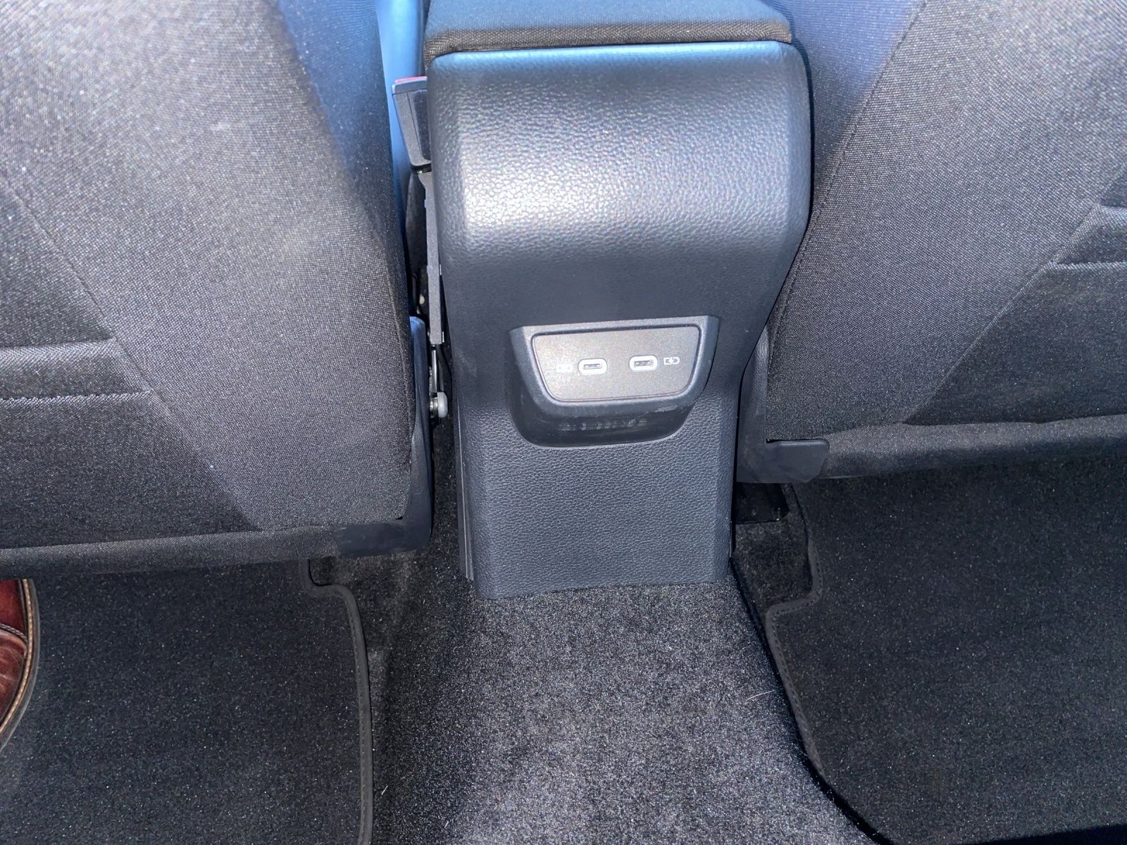 Fahrzeugabbildung Volkswagen Polo Highline TSI DSG LED ACC SHZ PDC Navi Klima