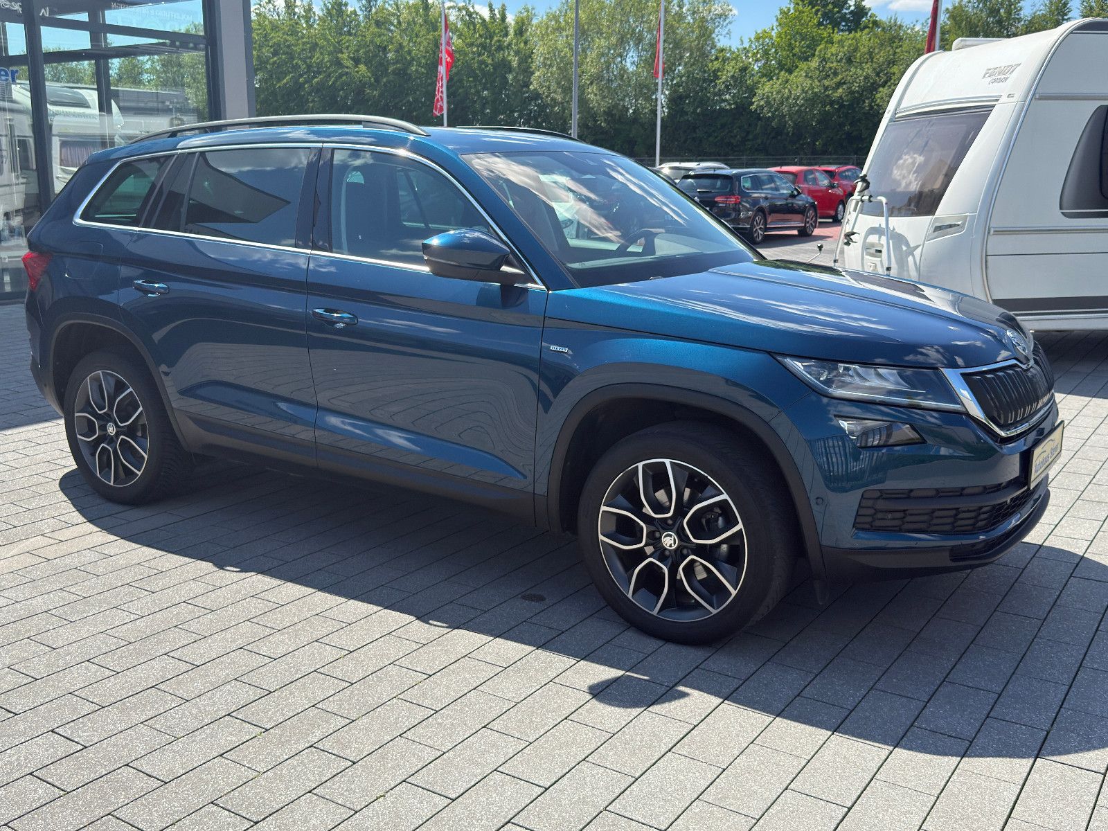 Fahrzeugabbildung SKODA Kodiaq Clever Navi,Sitzh.v+h,Alu,DSG,360°