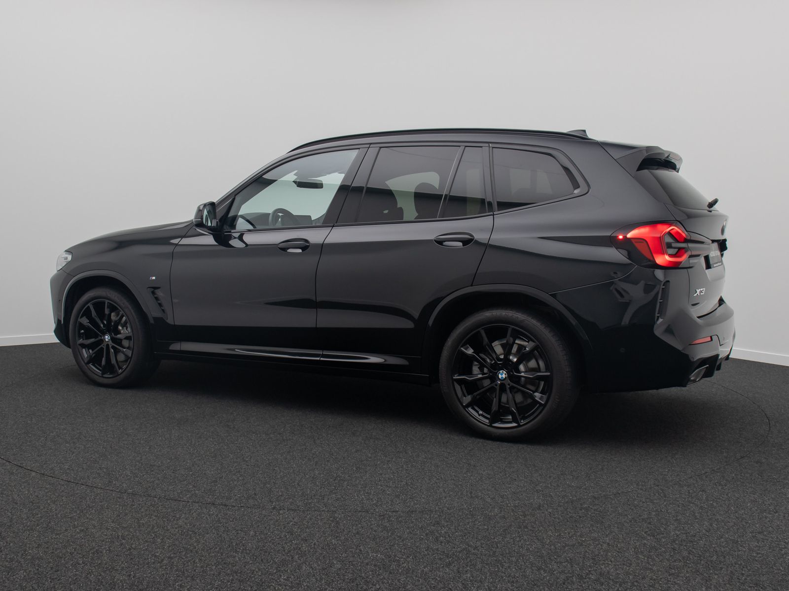 Fahrzeugabbildung BMW X3 xD30i M Sport AHK Kamera DAB HUD Panorama 20"