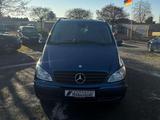 Mercedes-Benz Viano 3.0 CDI Activity lang (639.813) - blaue Mercedes-Benz Viano